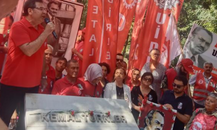 Kemal Türkler mezarı başında anıldı
