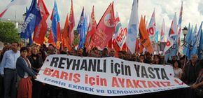 İzmir’de Reyhanlı saldırısı kınandı İzmir’de Reyhanlı saldırısı kınandı